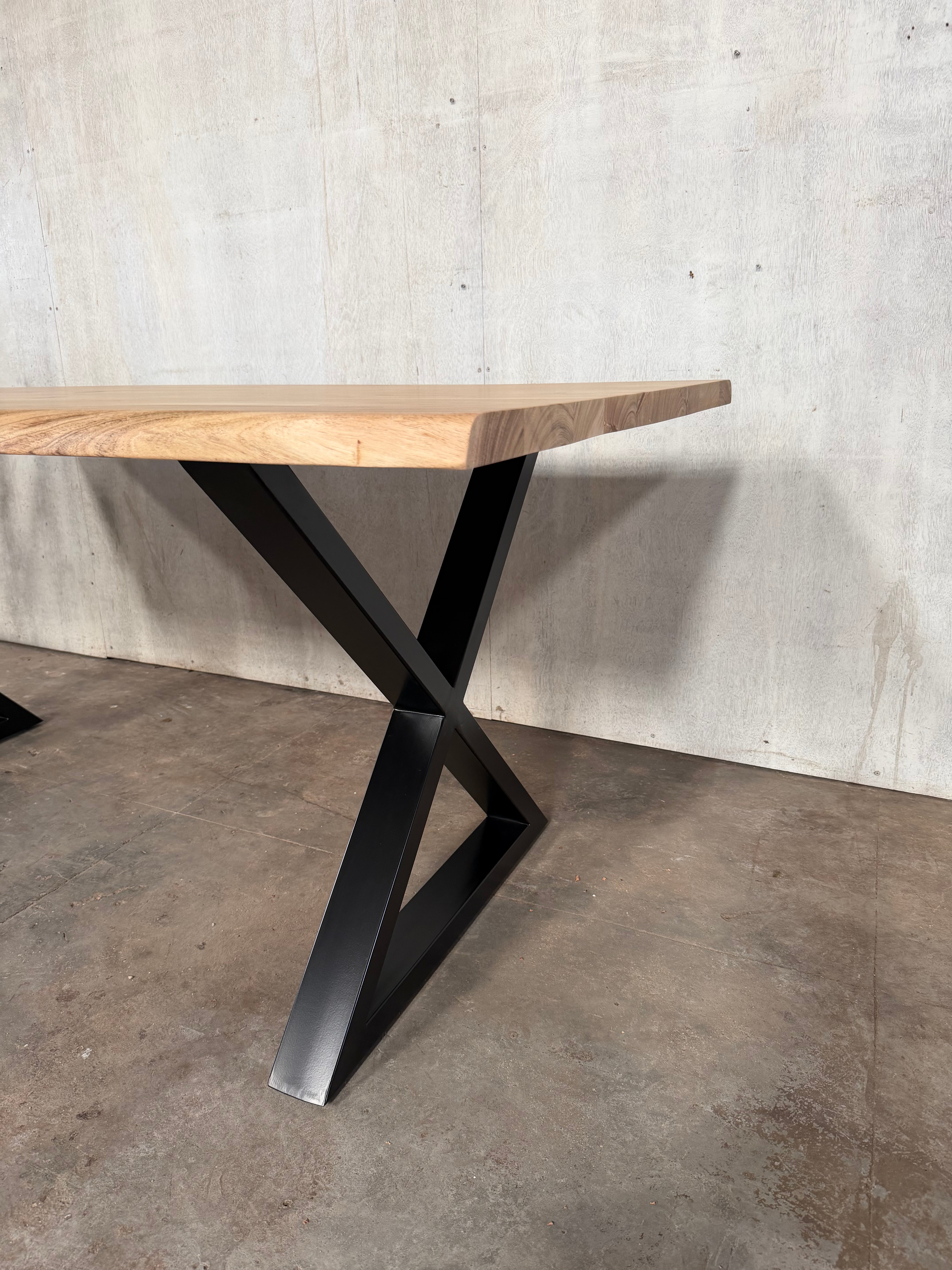 Side profile of 72 inch solid acacia dining table